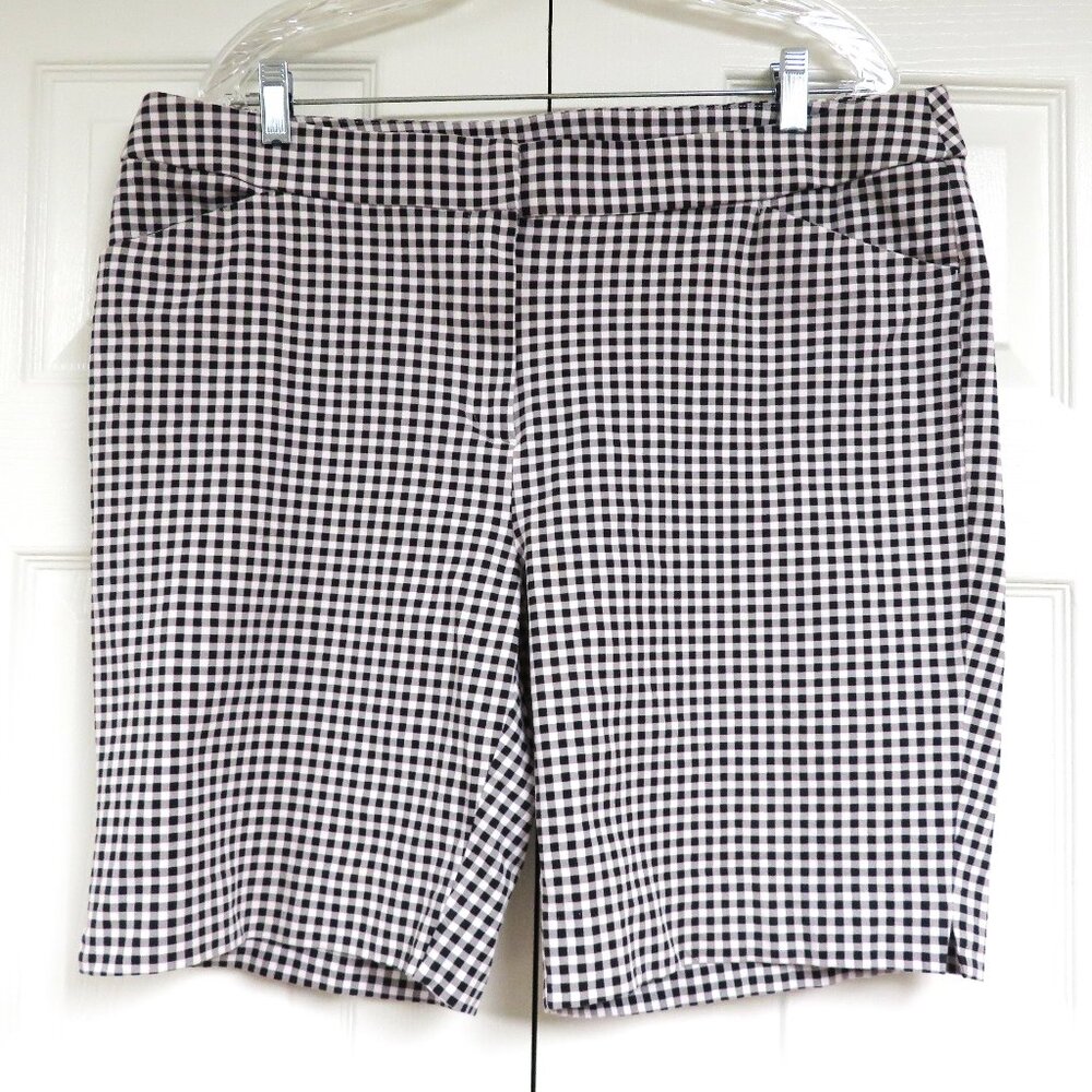 Chico's 3 Secret Stretch Shorts Misses Size 16